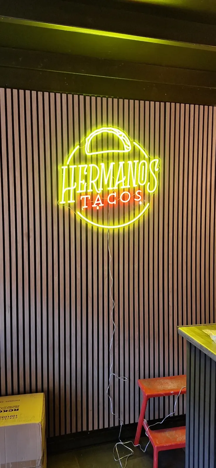Hermanos Tacos LED logo
